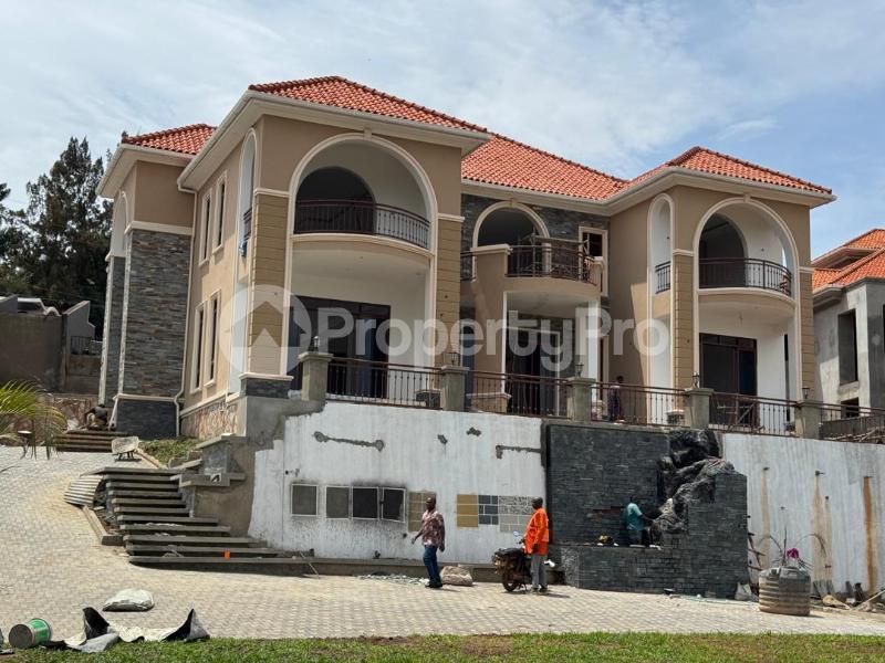 5 bedroom Villa for sale Buziga up hill Makindye Kampala Central - 0
