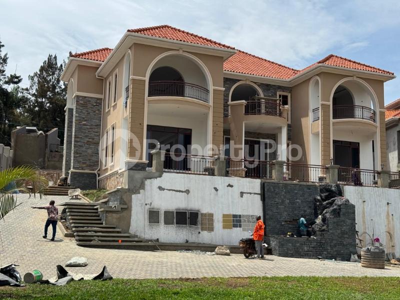 5 bedroom Villa for sale Buziga up hill Makindye Kampala Central - 2