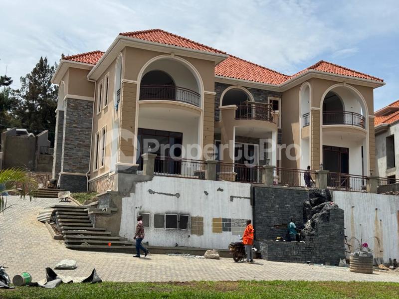 5 bedroom Villa for sale Buziga up hill Makindye Kampala Central - 4