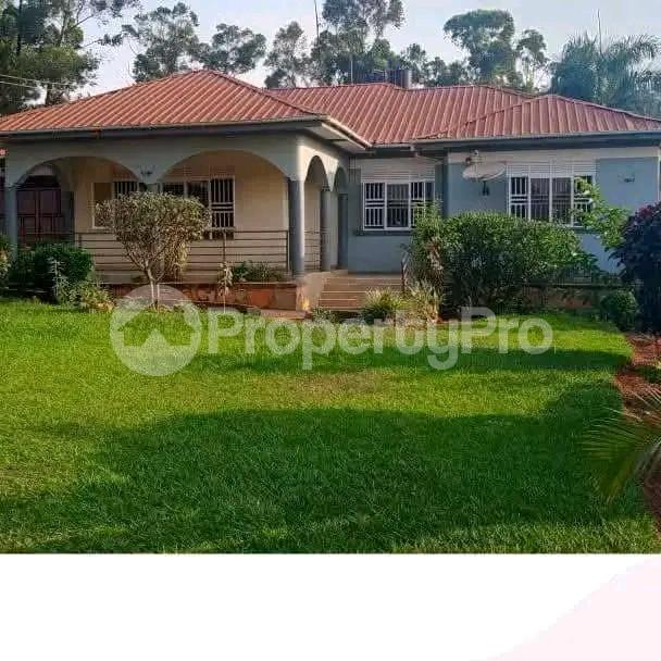 4 bedroom Bungalow Apartment for sale Kisaasi road  Kampala Central Kampala Central - 3