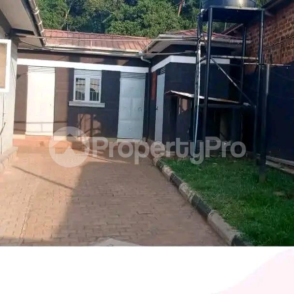 4 bedroom Bungalow Apartment for sale Kisaasi road  Kampala Central Kampala Central - 1