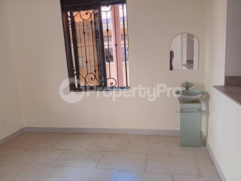 5 bedroom Bungalow Apartment for rent Najjera road Wakiso Central - 3