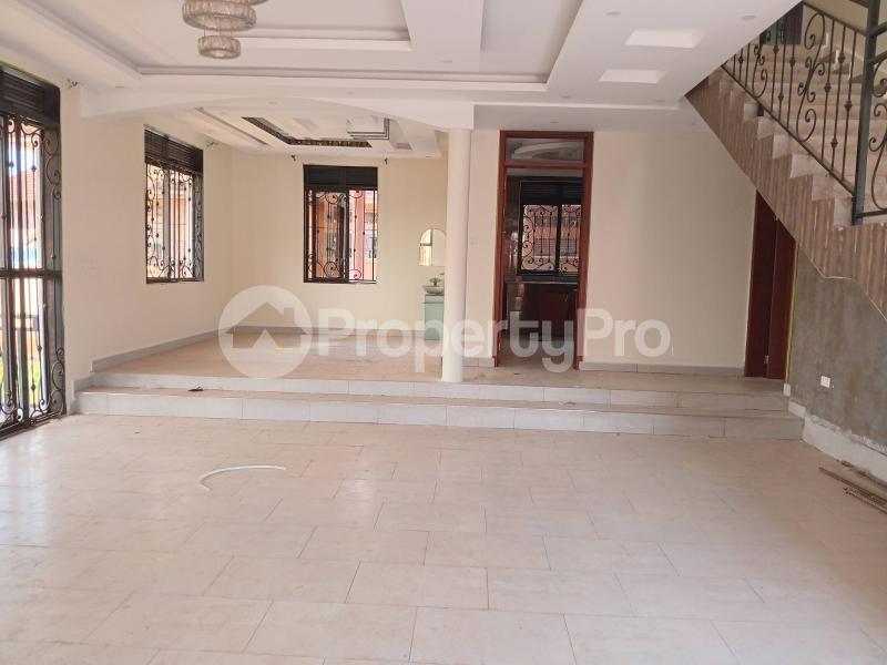 5 bedroom Bungalow Apartment for rent Najjera road Wakiso Central - 1