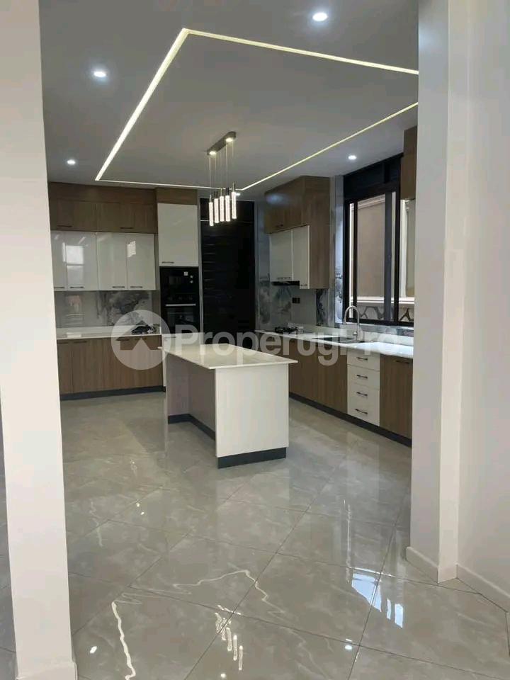 5 bedroom Apartment for sale Bwebajja Entebbe road  Kampala Central Kampala Central - 1