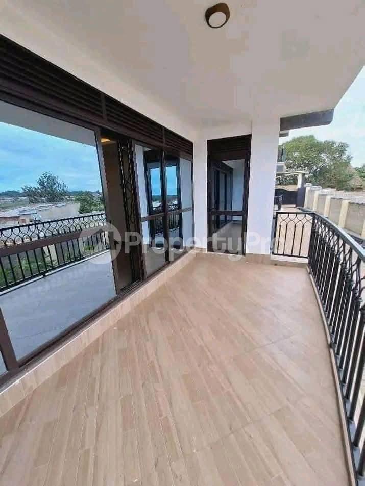 3 bedroom Apartment Block Apartment for rent luzira road Kampala Central - 2