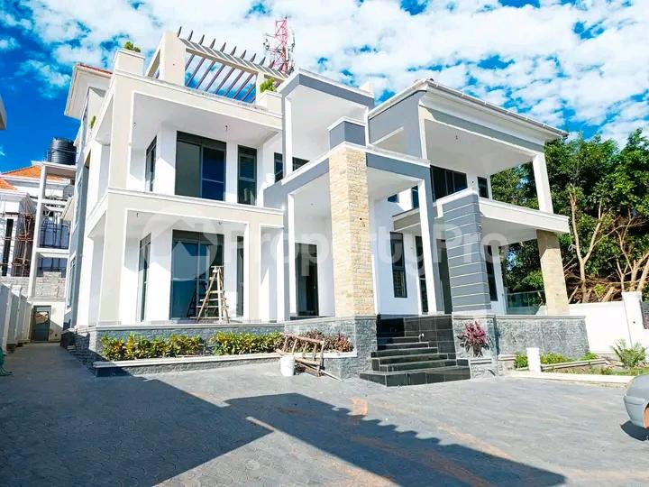 7 bedroom Bungalow Apartment for sale Kyanja road  Kampala Central Kampala Central - 0