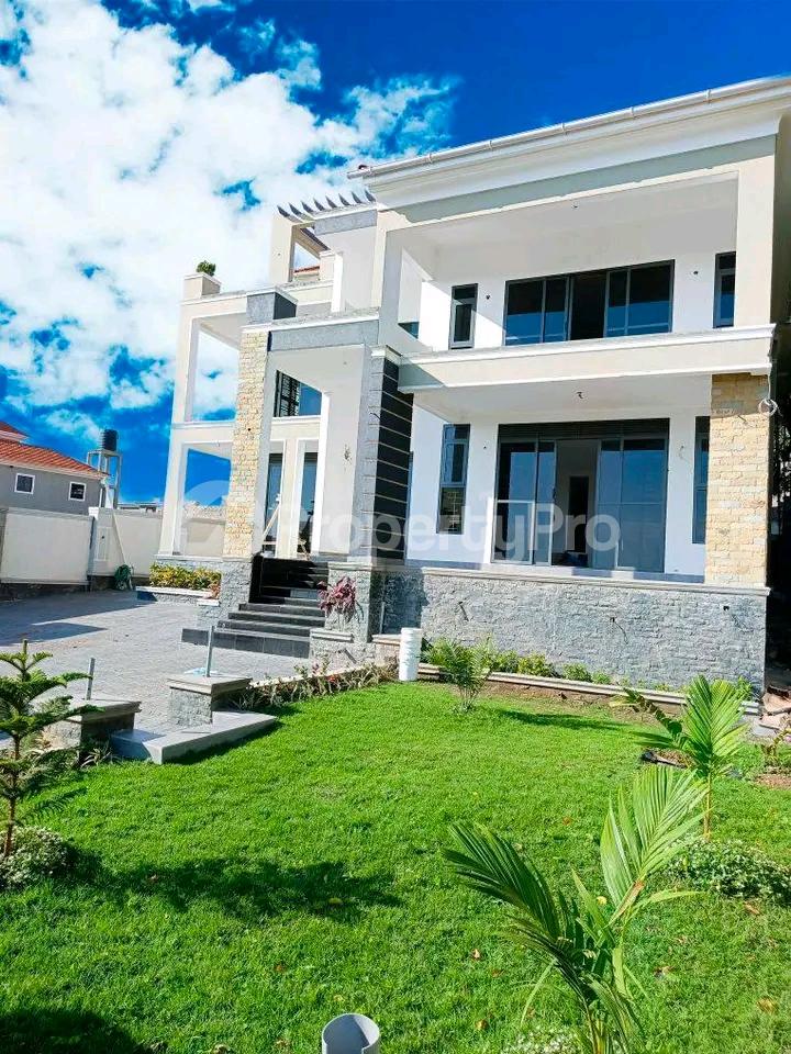7 bedroom Bungalow Apartment for sale Kyanja road  Kampala Central Kampala Central - 3