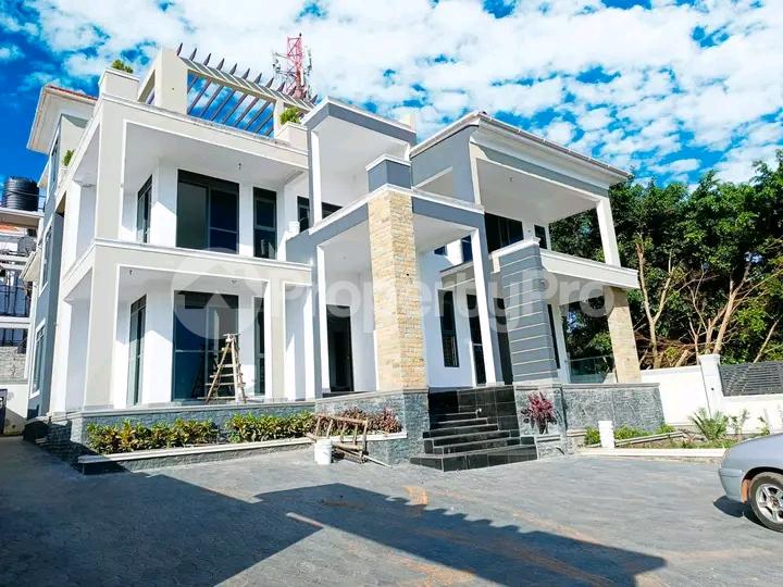 7 bedroom Bungalow Apartment for sale Kyanja road  Kampala Central Kampala Central - 2