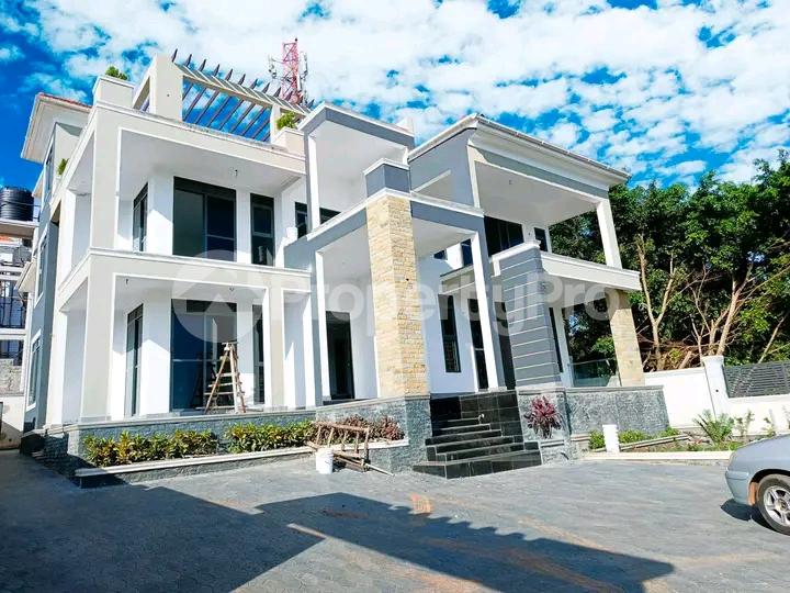 7 bedroom Bungalow Apartment for sale Kyanja road  Kampala Central Kampala Central - 4