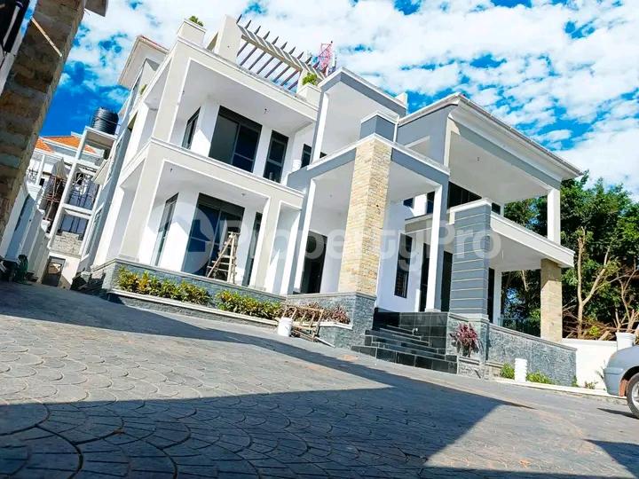 7 bedroom Bungalow Apartment for sale Kyanja road  Kampala Central Kampala Central - 6