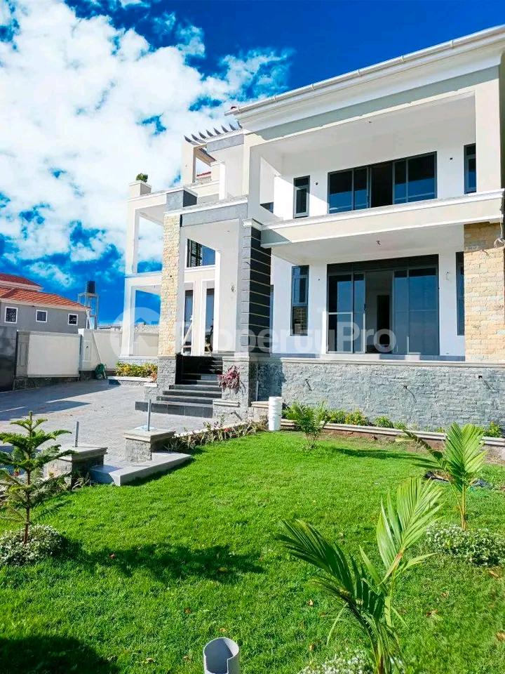 7 bedroom Bungalow Apartment for sale Kyanja road  Kampala Central Kampala Central - 1