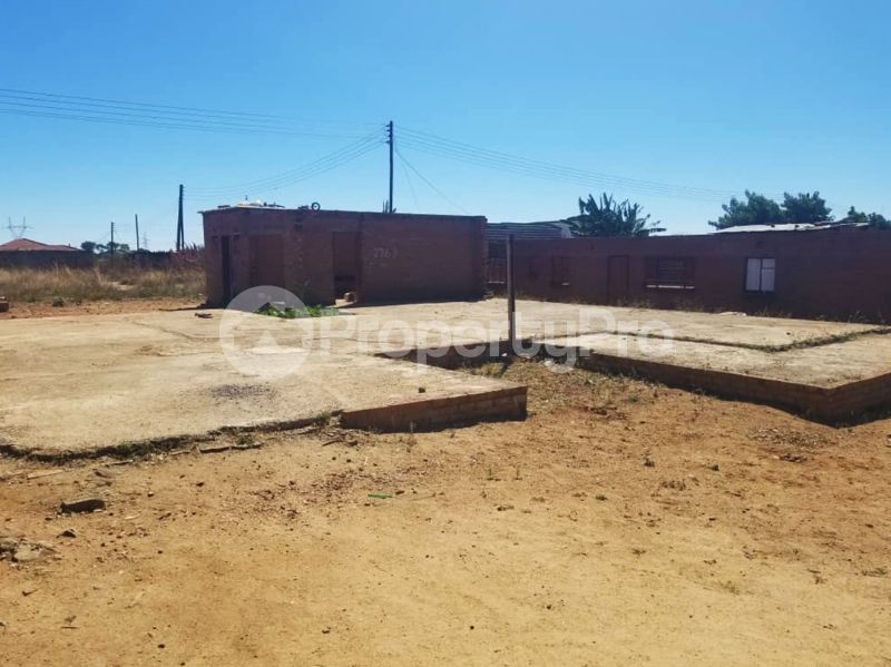 4 bedroom Houses for sale Mahatshula Bulawayo North Bulawayo - 1