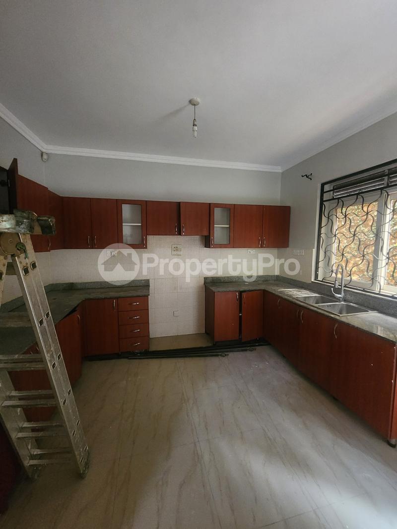 5 bedroom Villa for rent Lukuli road Makindye Kampala Central - 3