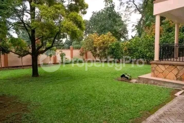 4 bedroom Apartment Block Apartment for rent Mbuya road Mbuya Kampala Central - 4