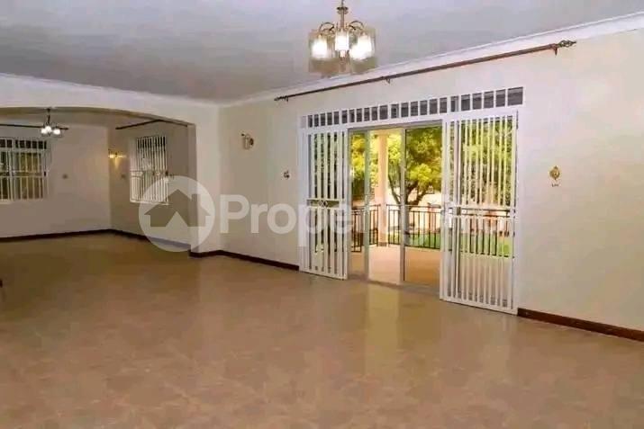 4 bedroom Apartment Block Apartment for rent Mbuya road Mbuya Kampala Central - 1