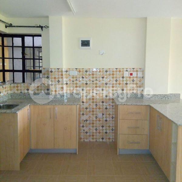 1 bedroom mini flat Townhouses Houses for rent WALUKU WAIYAKI WAY OPP