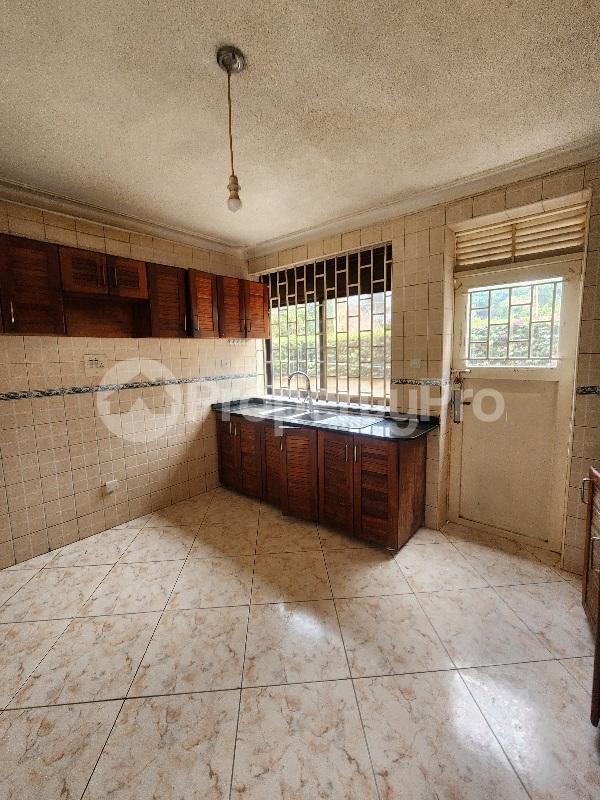 3 bedroom Villa for rent Lukuli road Munyonyo Kampala Central - 5