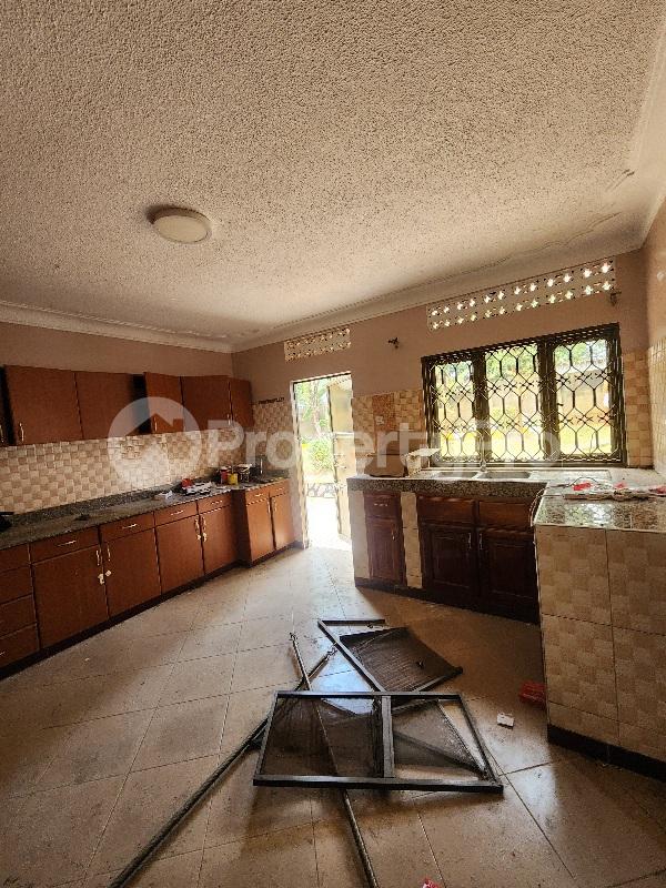 4 bedroom Villa for rent Lukuli road Kampala Central - 4