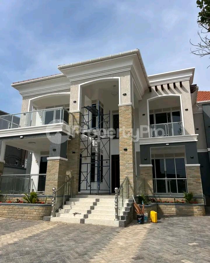 7 bedroom Apartment Block Apartment for sale Muyonyo road  Kampala Central Kampala Central - 3