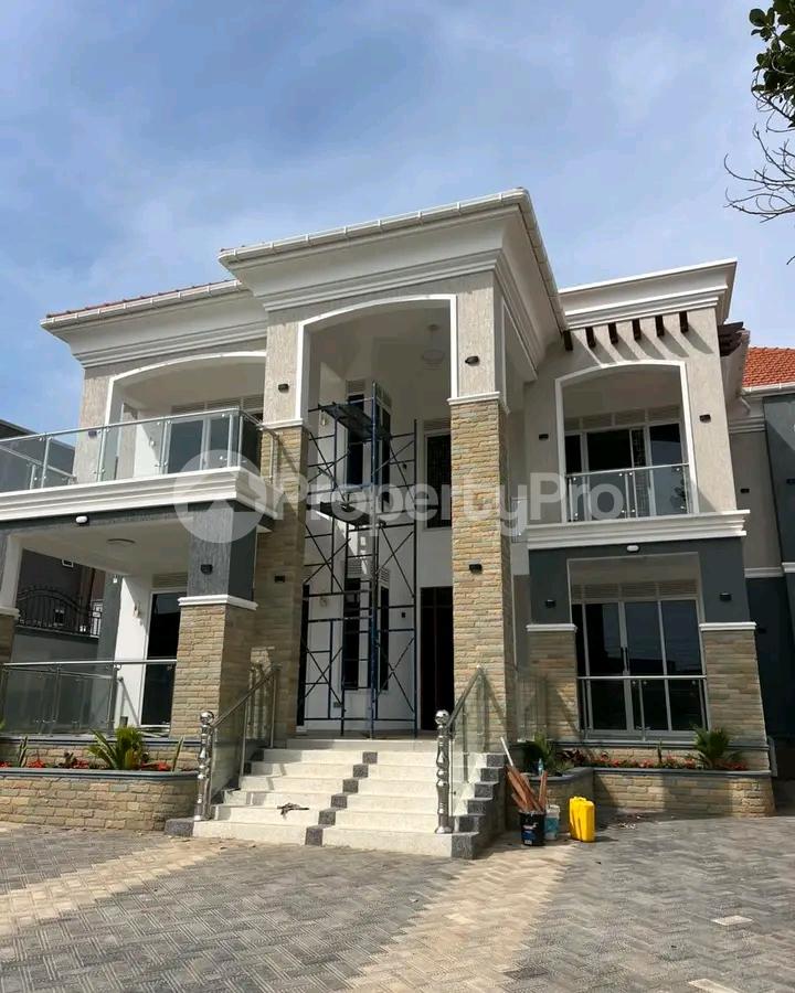 7 bedroom Apartment Block Apartment for sale Muyonyo road  Kampala Central Kampala Central - 2