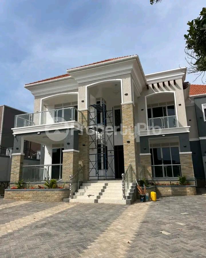 7 bedroom Apartment Block Apartment for sale Muyonyo road  Kampala Central Kampala Central - 1
