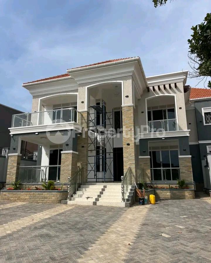 7 bedroom Apartment Block Apartment for sale Muyonyo road  Kampala Central Kampala Central - 0