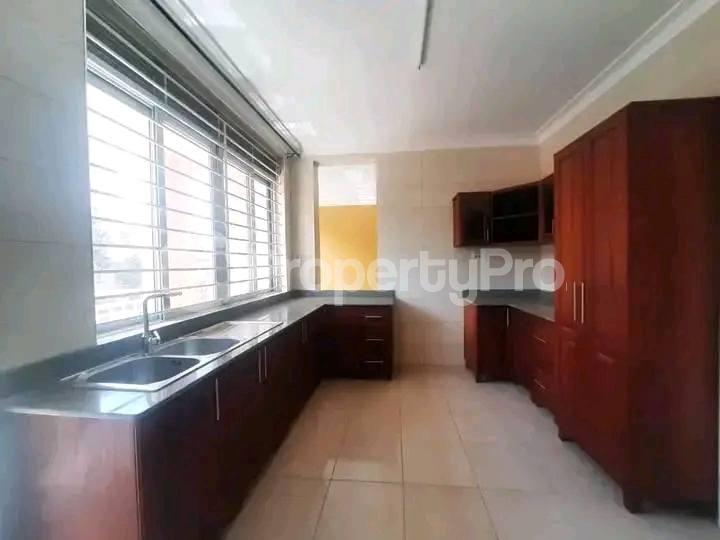 4 bedroom Apartment Block Apartment for rent Mutungo road Kampala Central - 4