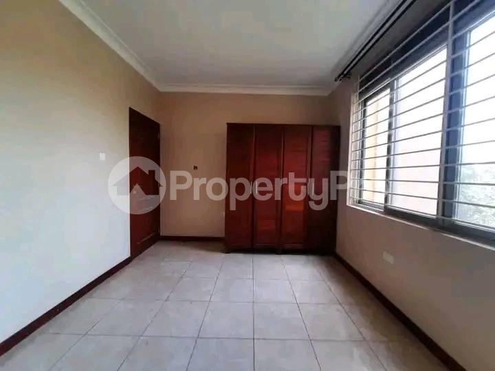 4 bedroom Apartment Block Apartment for rent Mutungo road Kampala Central - 3