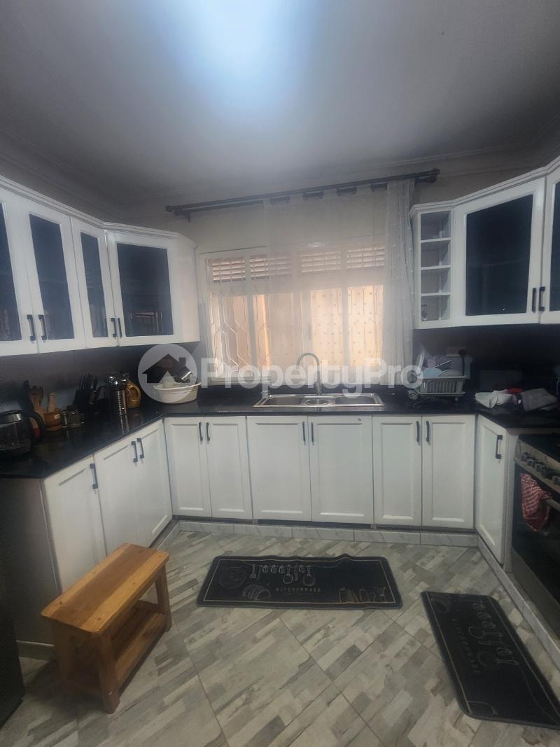 2 bedroom Villa for shortlet Kasiwukira road  Makindye Kampala Central - 5