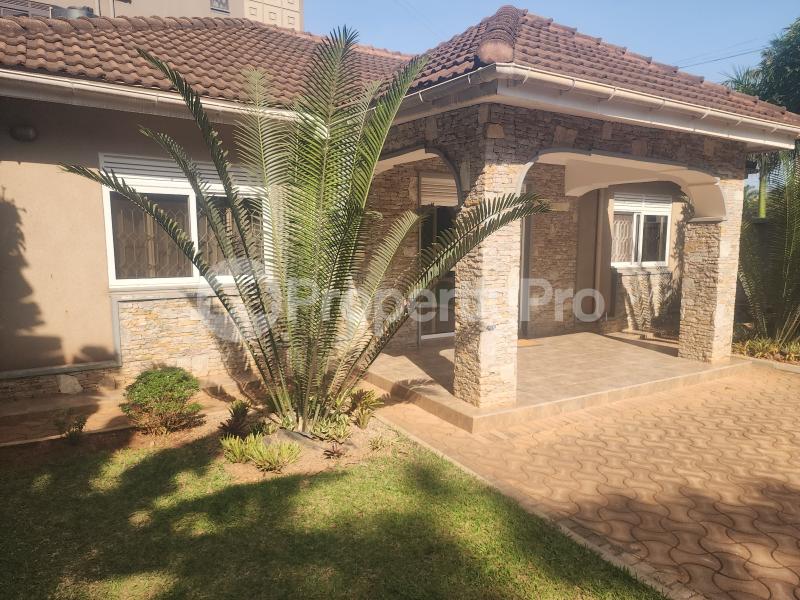 2 bedroom Villa for shortlet Kasiwukira road  Makindye Kampala Central - 0