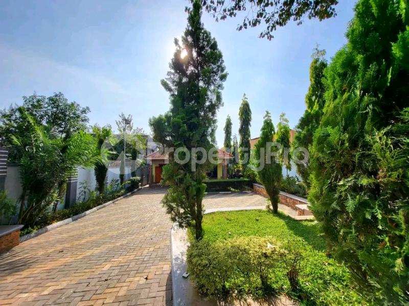 3 bedroom Villa for rent Muyenga road  Makindye Kampala Central - 5