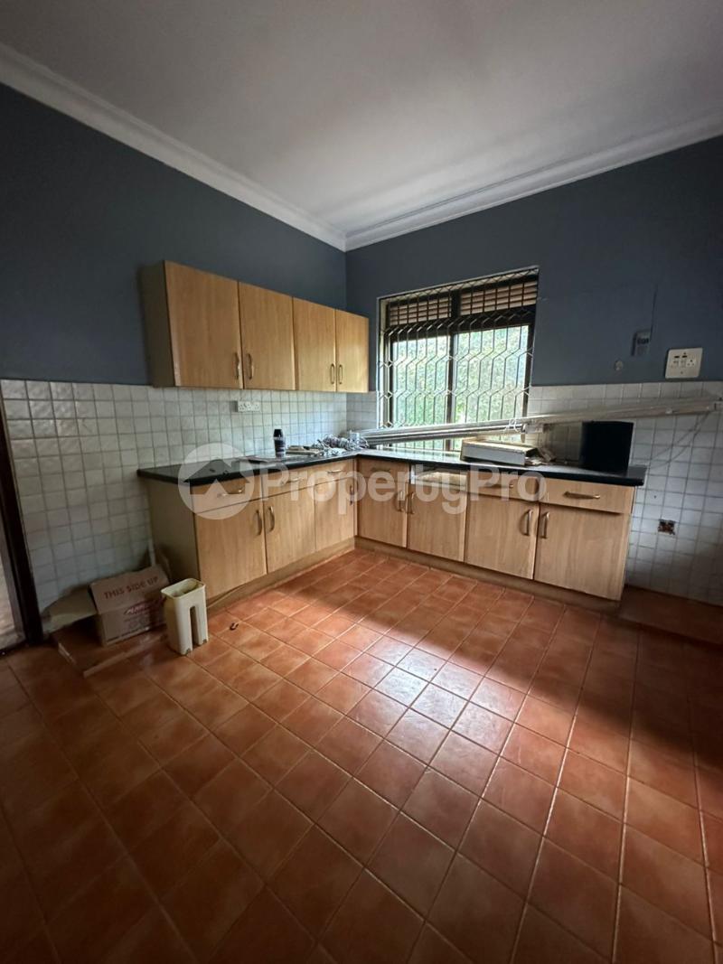 4 bedroom Villa for rent Kironde road  Makindye Kampala Central - 9