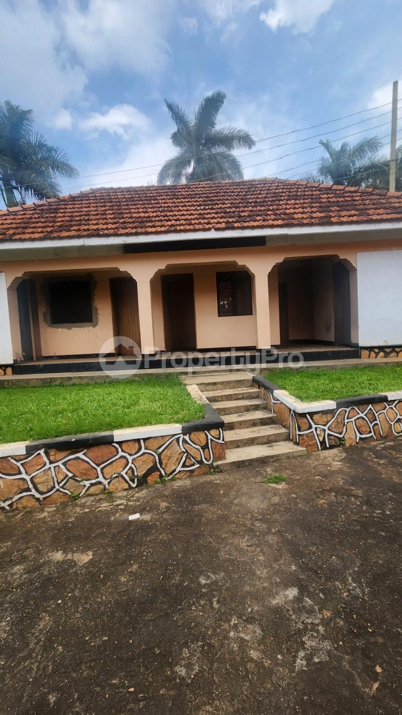 4 bedroom Villa for rent Bukasa road Makindye Kampala Central - 1