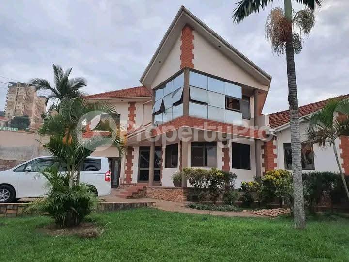 5 bedroom Villa for rent Bukasa road Makindye Kampala Central - 1