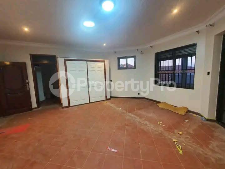 5 bedroom Villa for rent Bukasa road Makindye Kampala Central - 5