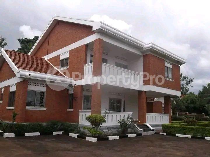4 bedroom Apartment Block Apartment for rent Mbuya road Nakawa Kampala Central - 3