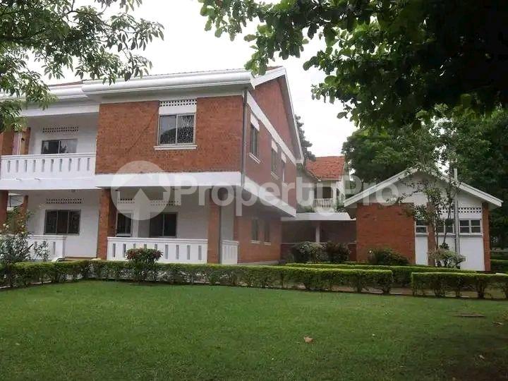 4 bedroom Apartment Block Apartment for rent Mbuya road Nakawa Kampala Central - 5