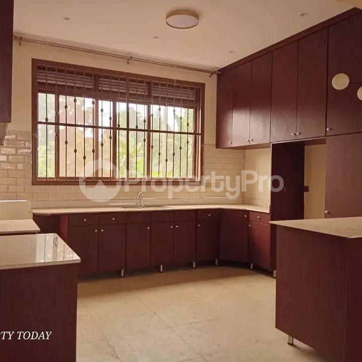 3 bedroom Apartment Block Apartment for rent namugongo road Wakiso Central - 0