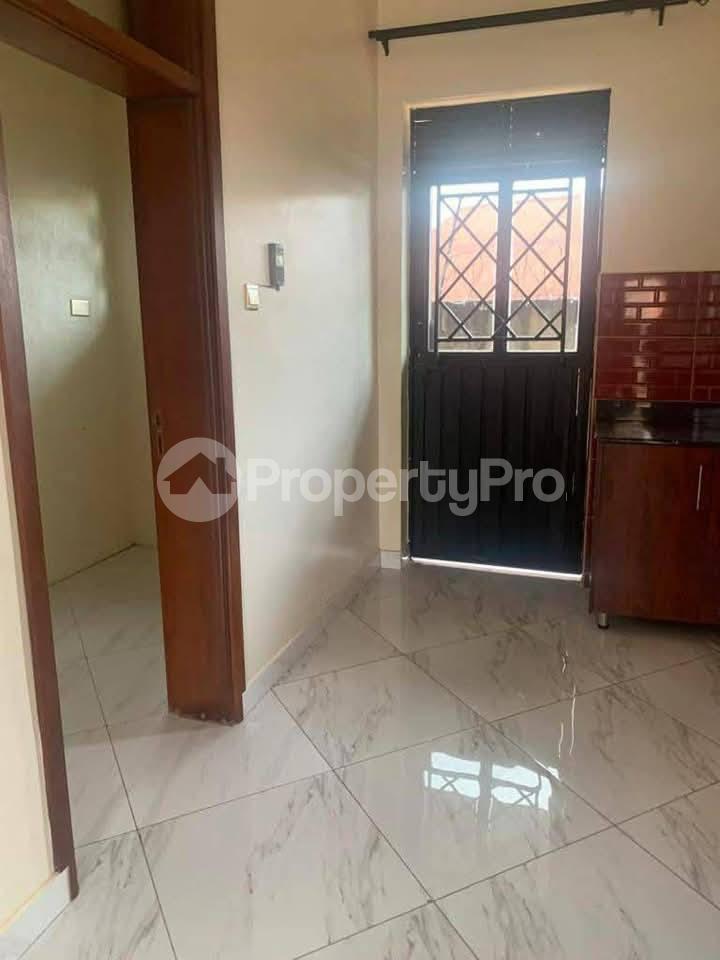 3 bedroom Apartment Block Apartment for rent namugongo road Wakiso Central - 7