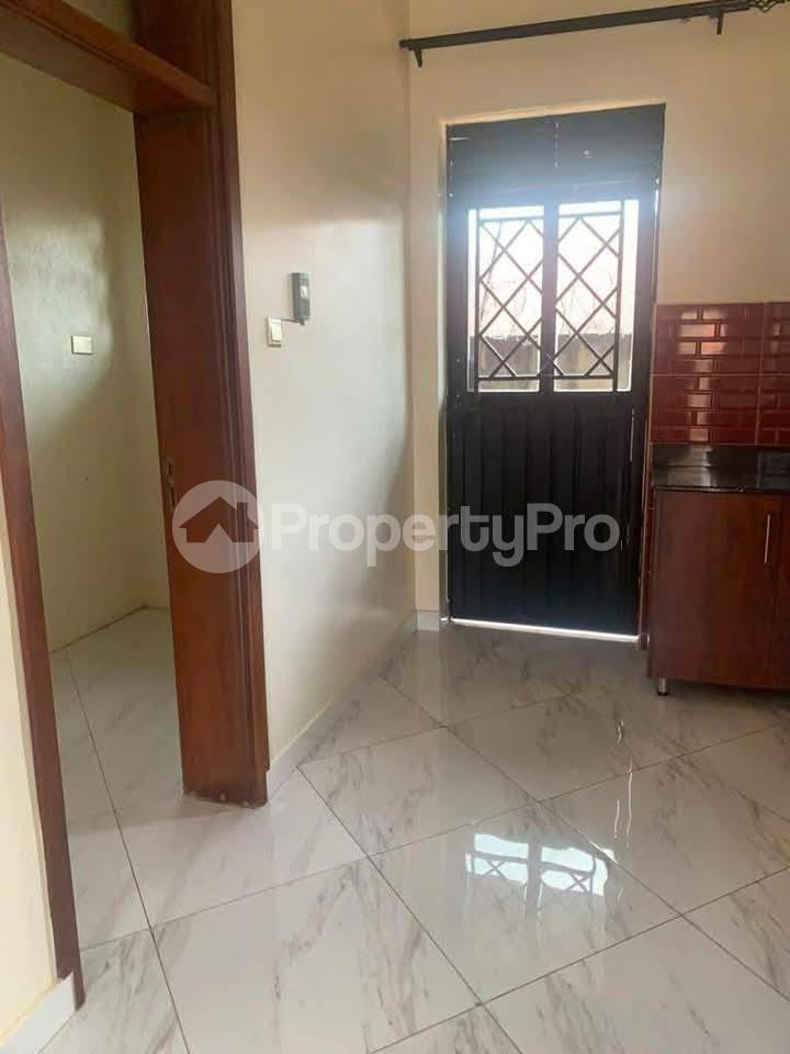 3 bedroom Apartment Block Apartment for rent namugongo road Wakiso Central - 10