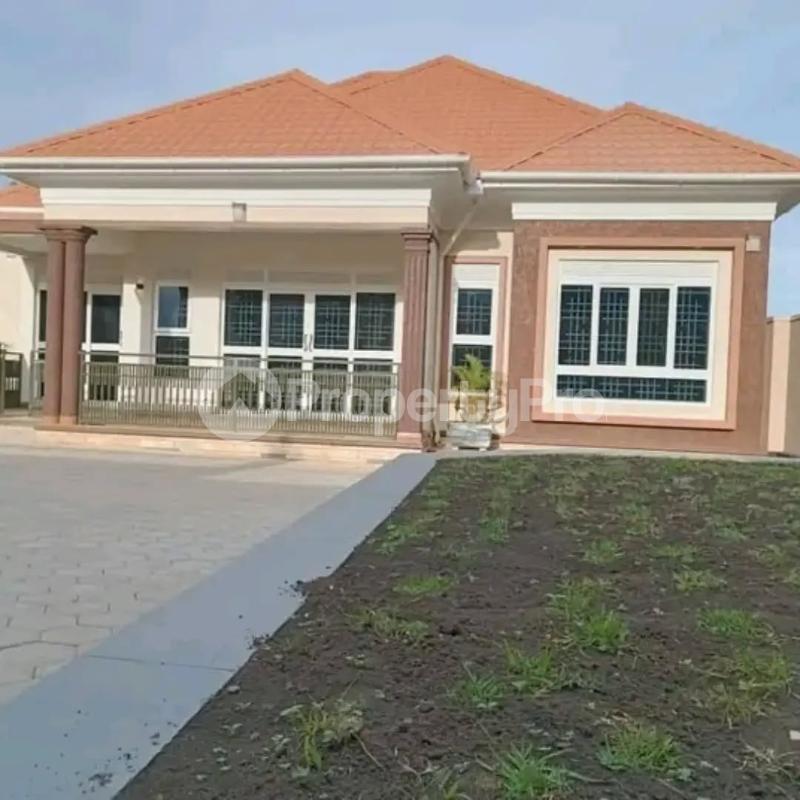 4 bedroom Villa for sale namugongo Wakiso Central - 1
