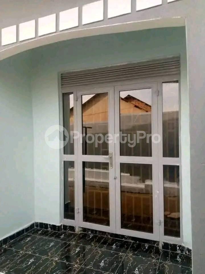 1 bedroom mini flat  Bungalow Apartment for rent Entebbe road  Wakiso Central - 3