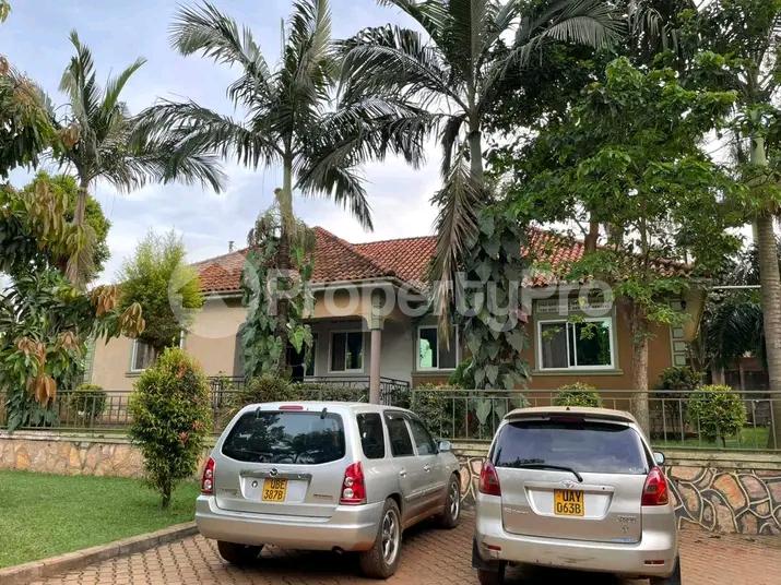 4 bedroom Bungalow Apartment for sale Najjera road  Kampala Central Kampala Central - 0