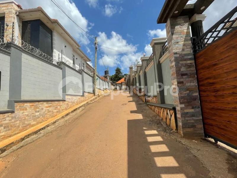 6 bedroom Villa for sale Kira mamerito road  Kira Wakiso Central - 3