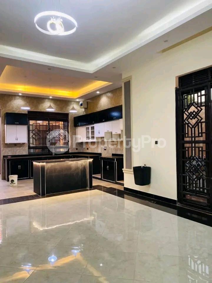 4 bedroom Apartment for sale Kitende Entebbe right road  Kampala Central - 0