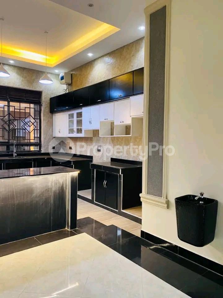 4 bedroom Apartment for sale Kitende Entebbe right road  Kampala Central - 9