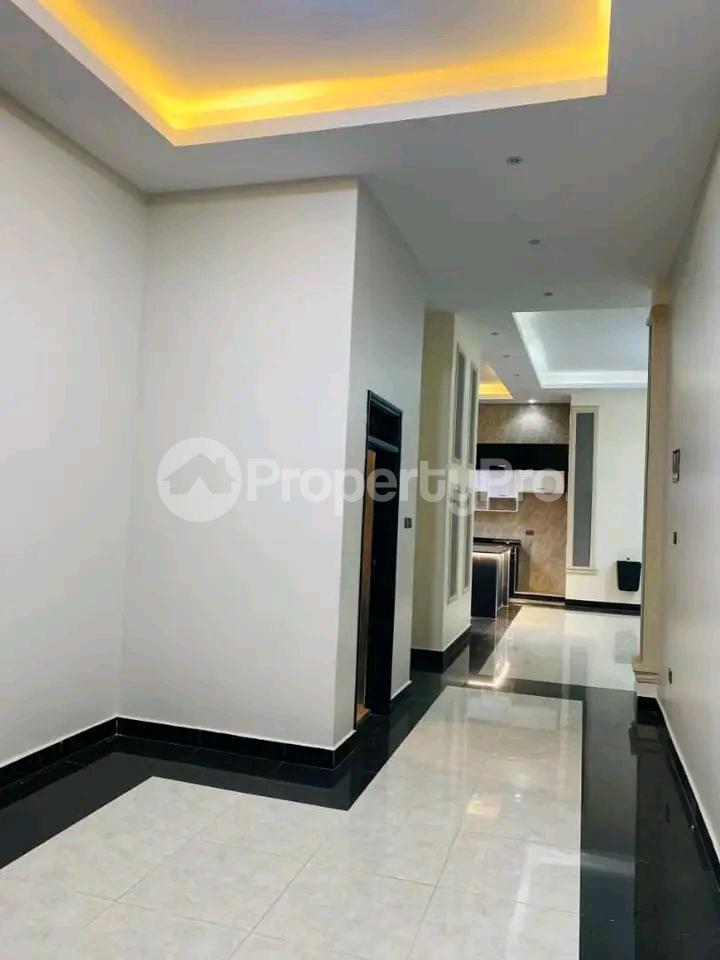 4 bedroom Apartment for sale Kitende Entebbe right road  Kampala Central - 4