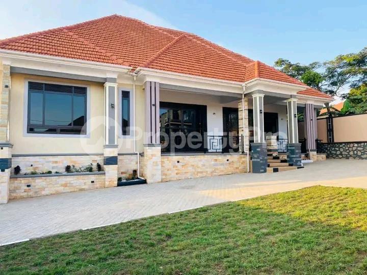 4 bedroom Apartment for sale Kitende Entebbe right road  Kampala Central - 10