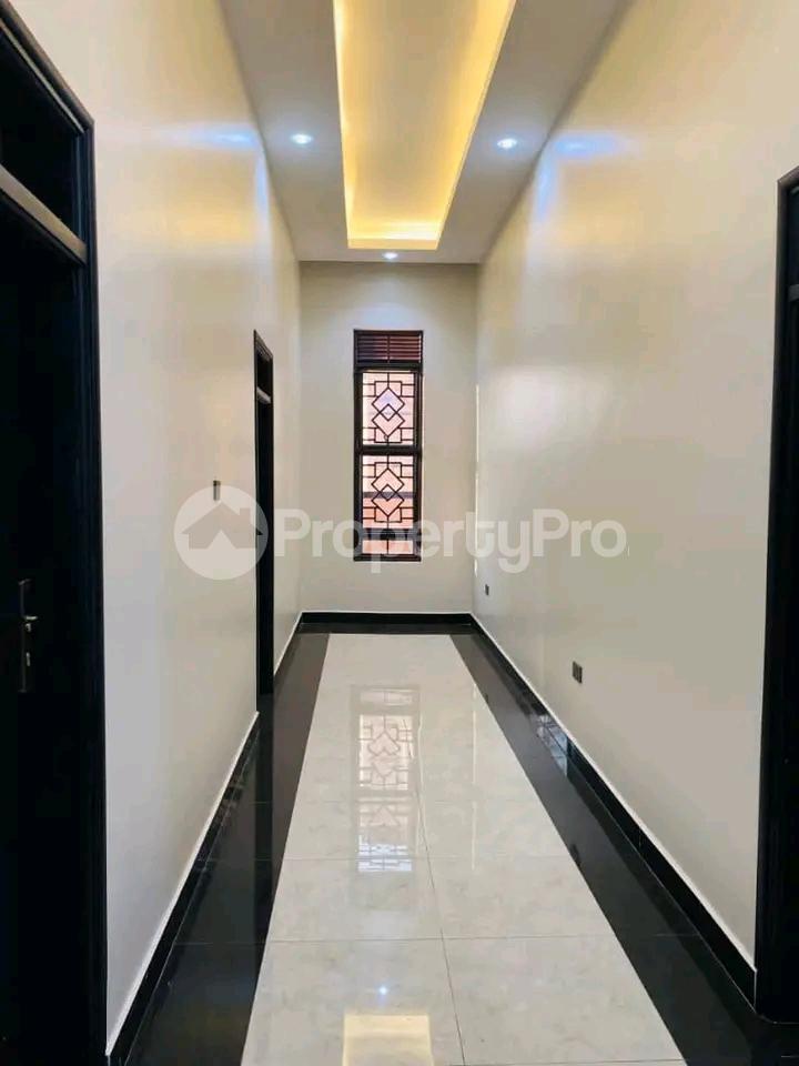 4 bedroom Apartment for sale Kitende Entebbe right road  Kampala Central - 8