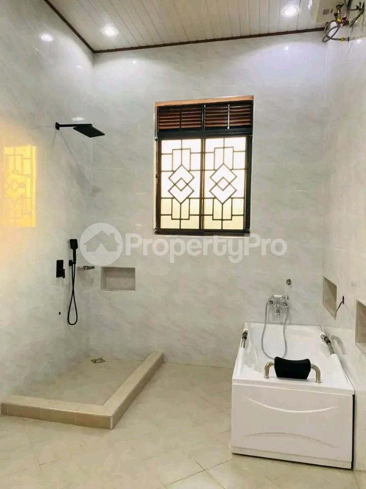 4 bedroom Apartment for sale Kitende Entebbe right road  Kampala Central - 7